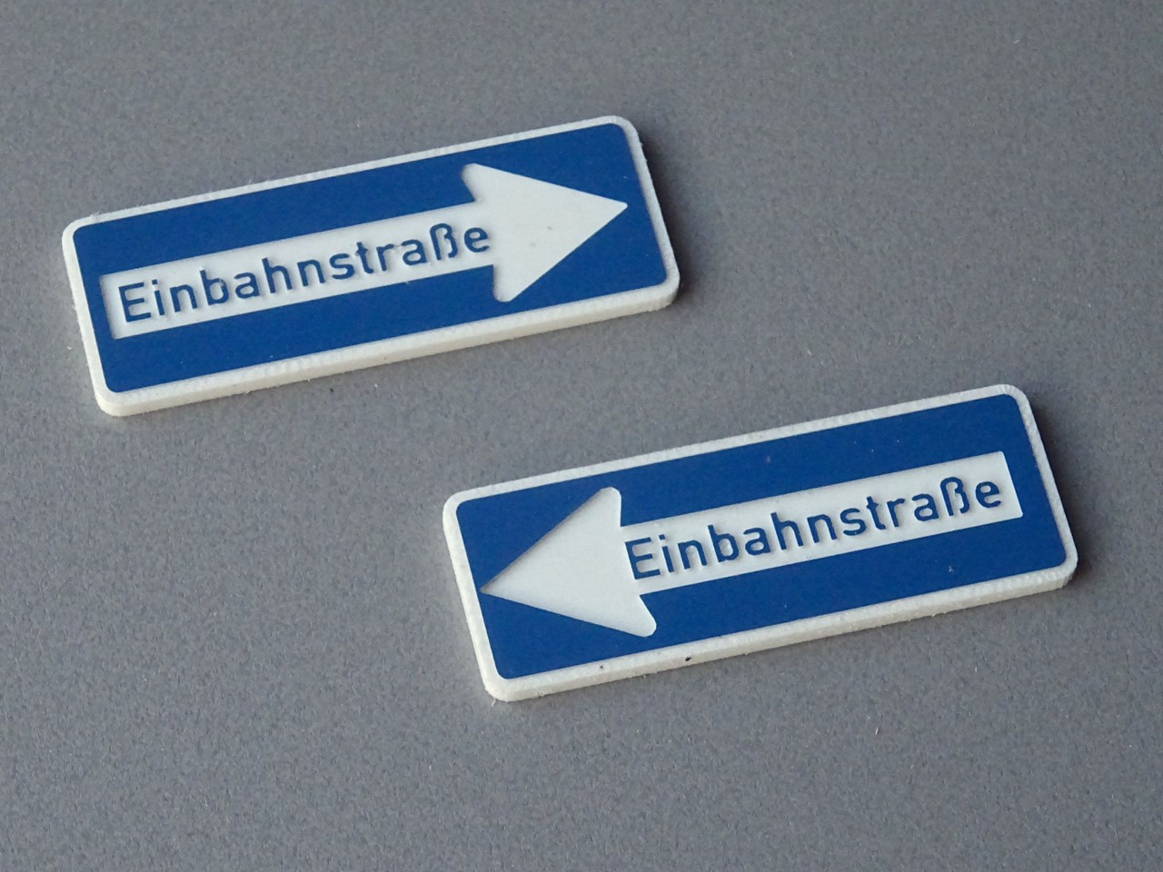 Bild von Verkehrsschild Einbahnstraße